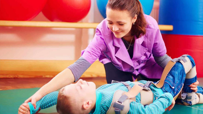 نقش والدین در اهمیت معاینه لگن در کودکان فلج مغزی